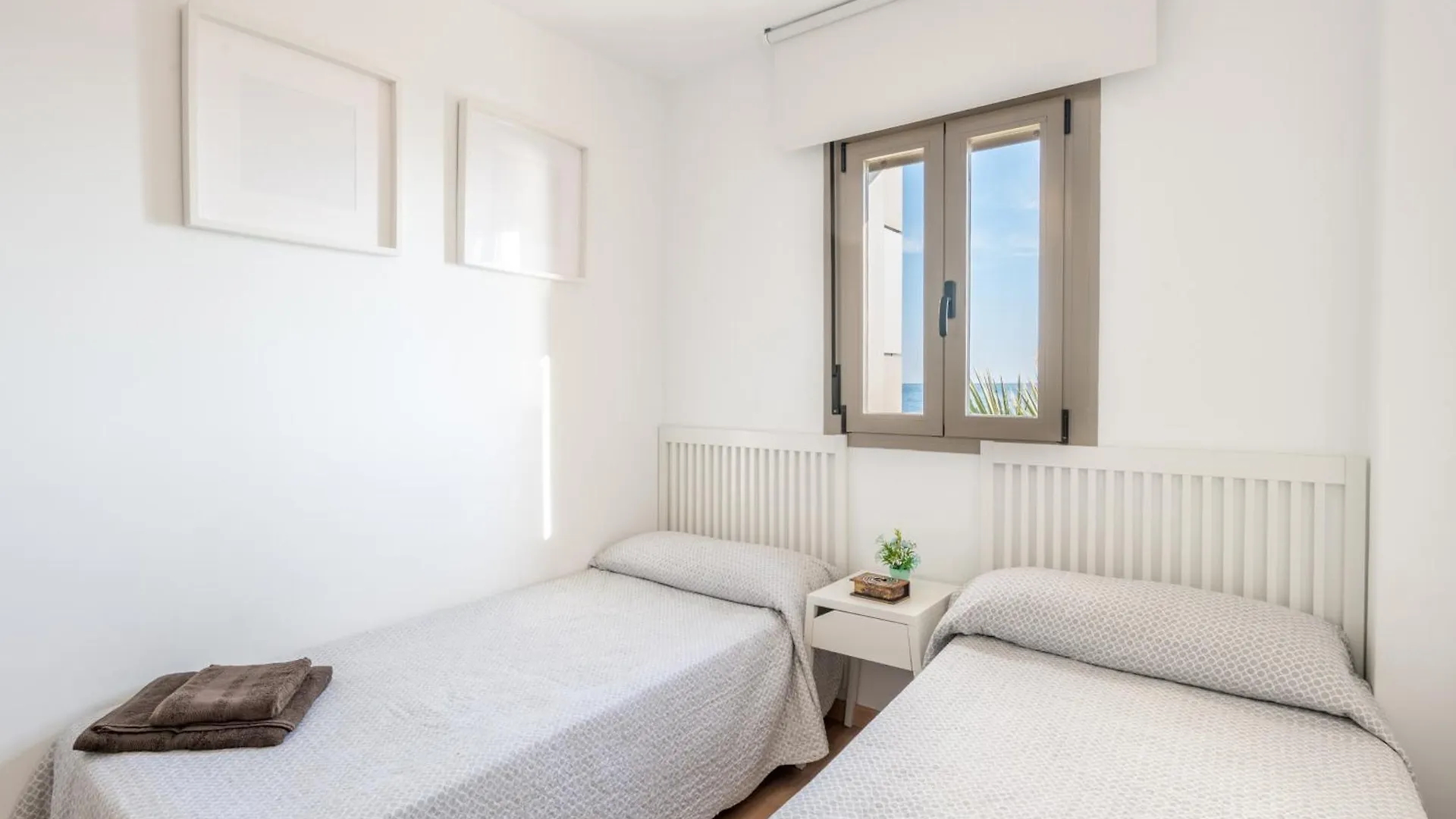 Wintowinrentals Bezmiliana Playa En Apartamento Con Vistas Al Mar En Primera Linea Rincon de la Victoria 0*,  Spain
